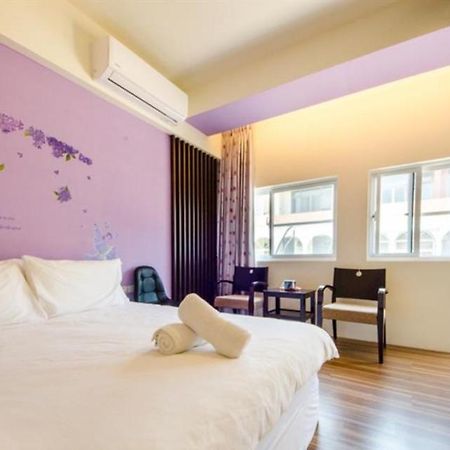 小黑琵416輕旅 Little Happy Hostel Тайнань Экстерьер фото