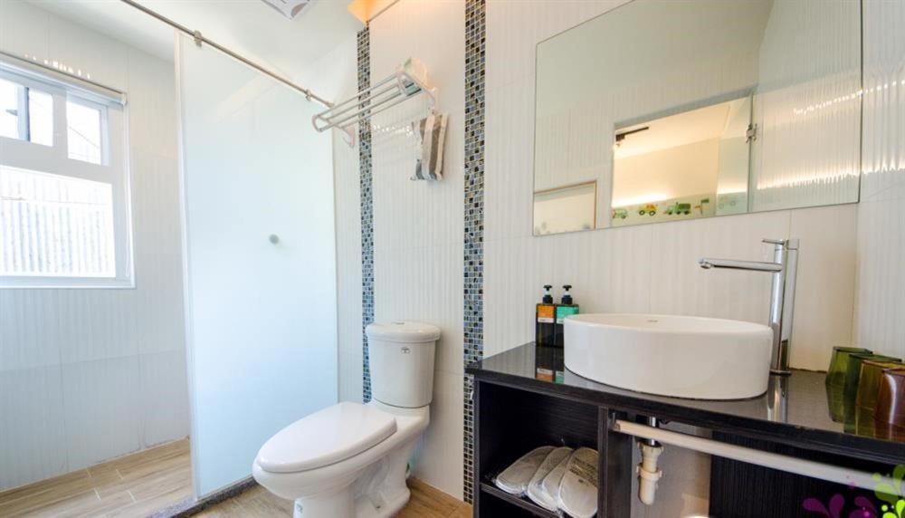 小黑琵416輕旅 Little Happy Hostel Тайнань Экстерьер фото