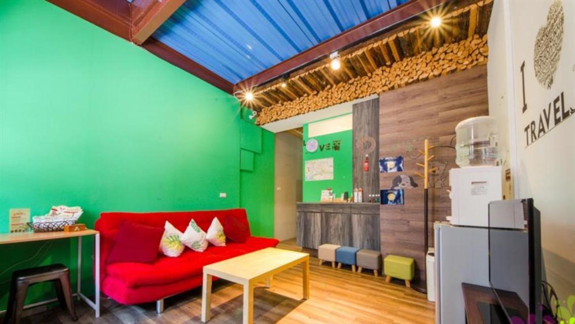 小黑琵416輕旅 Little Happy Hostel Тайнань Экстерьер фото