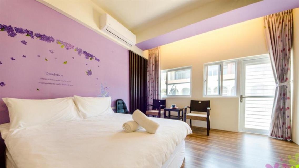 小黑琵416輕旅 Little Happy Hostel Тайнань Экстерьер фото