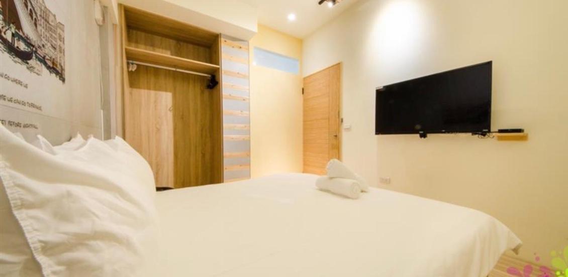 小黑琵416輕旅 Little Happy Hostel Тайнань Экстерьер фото