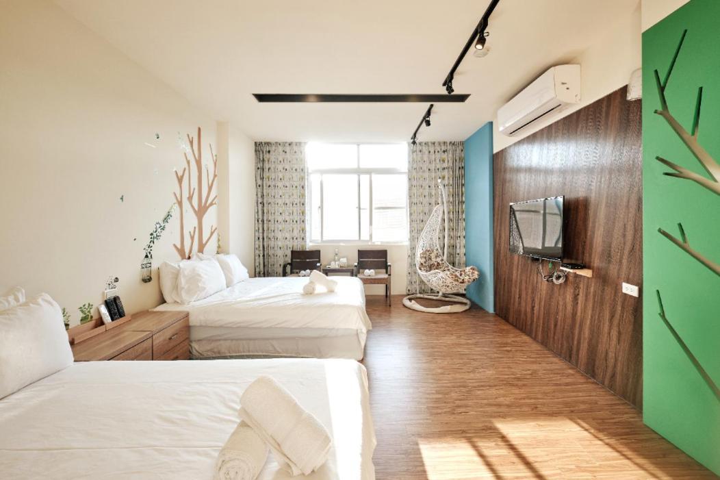 小黑琵416輕旅 Little Happy Hostel Тайнань Экстерьер фото