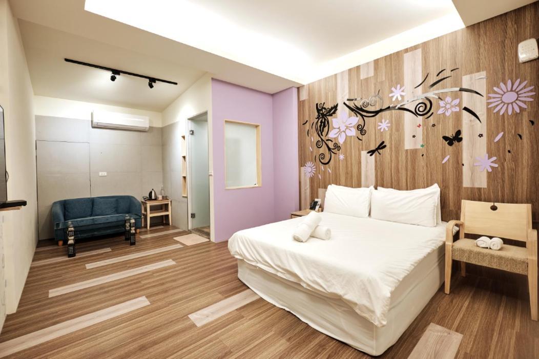 小黑琵416輕旅 Little Happy Hostel Тайнань Экстерьер фото